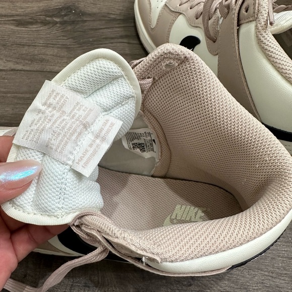 Women’s Nike Dunks - Picture 6 of 9